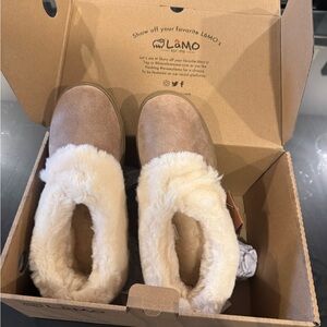 Lamo Women's Tan and Cream Fur-Lined Shoes